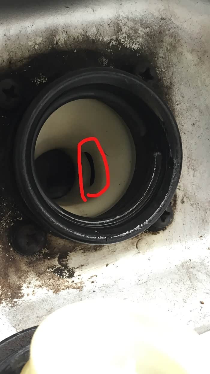 求助这小孔到底是排什么的