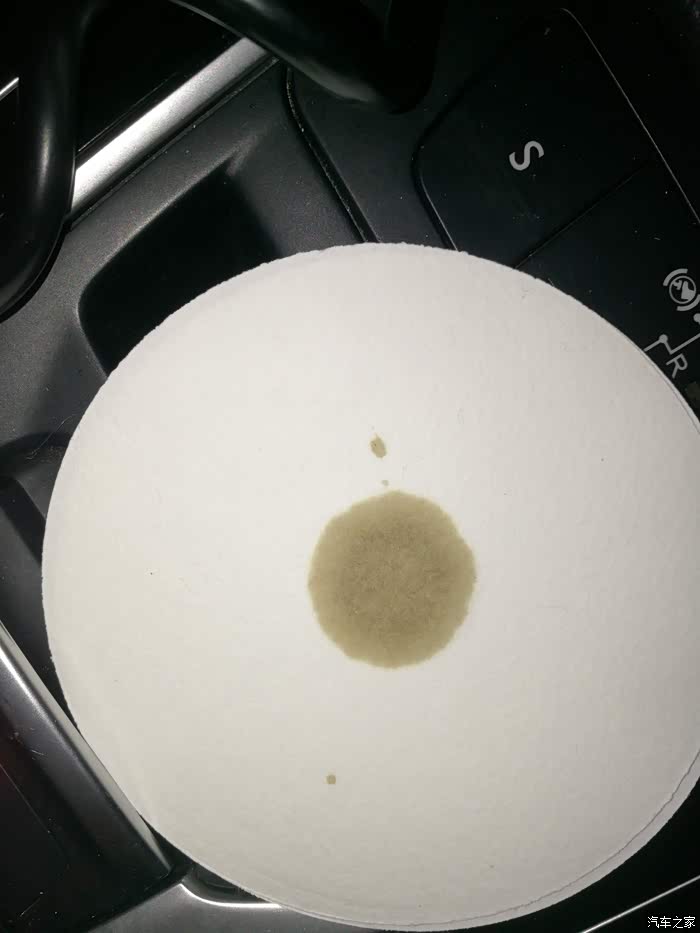 行驶7000公里用定性滤纸测的,道达尔368款机油,1.2的发动机.