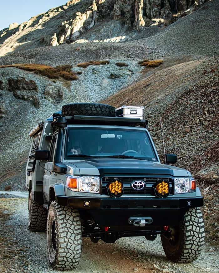 陆巡lc79露营车想去越野了吗