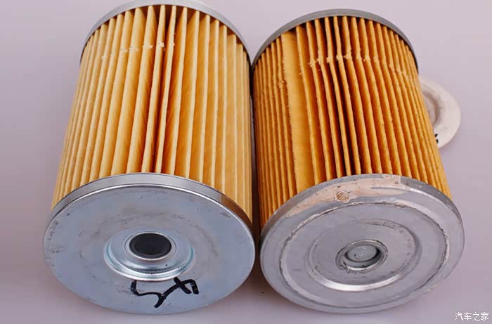 两款机油滤芯内部解刨图对比