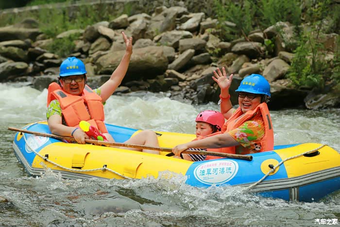 重庆福特车友会黄水漂流有爱团队凝结的一丝夏日清凉