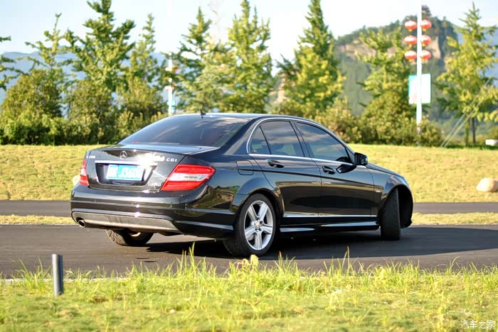 老车也来露脸车况依旧完美的w204奔驰c200运动版
