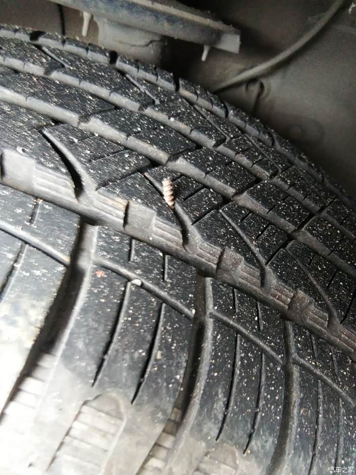 汽车爆胎的原因
