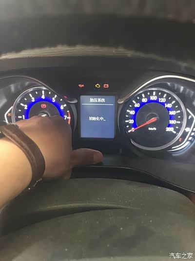 北汽绅宝x35胎压灯亮的经历
