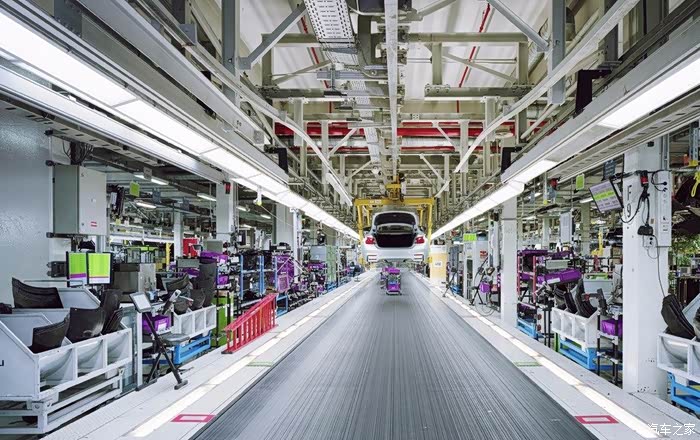 未来感十足英国摄影师探访宝马生产车间