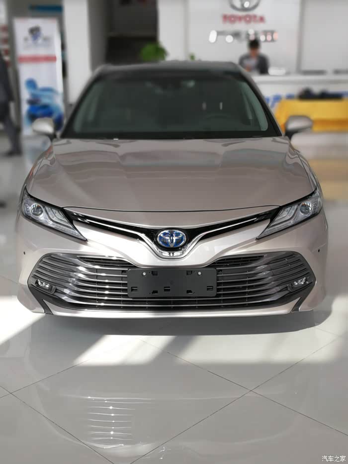 第八代凯美瑞巡展车实拍