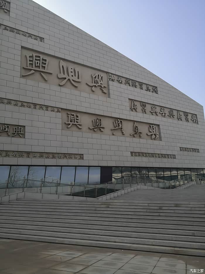 途铠自驾游览兴城图书馆!