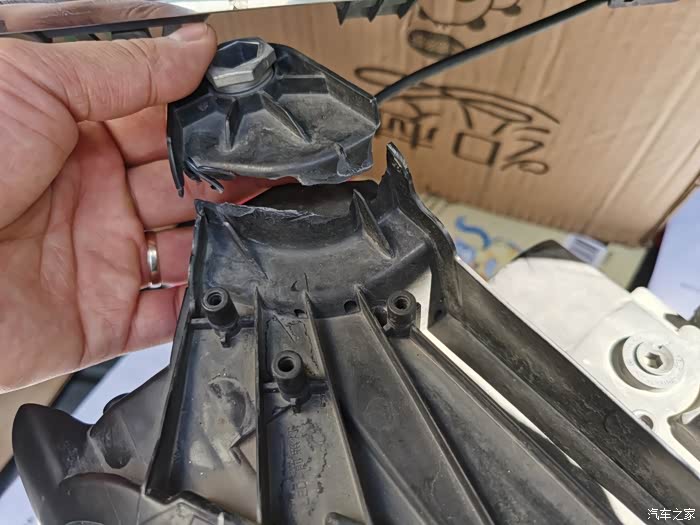 【图】大灯灯脚断了人保只修不换_奔驰e级论坛_汽车之家论坛