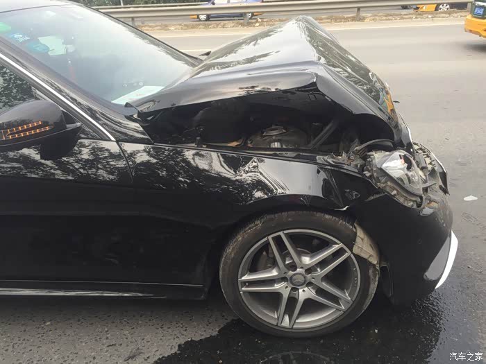 【图】追尾了!_奔驰e级论坛_汽车之家论坛