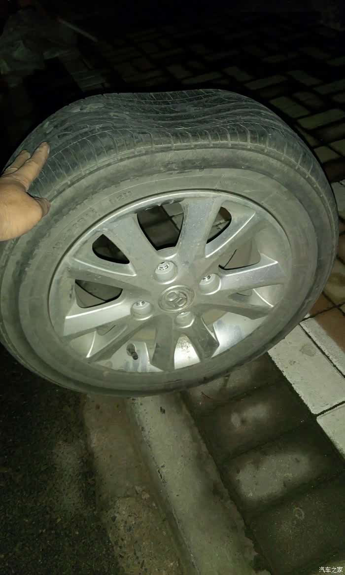 【图】e150轮胎内侧挂个口子,朋友们看看能不跑高速_绅宝d20(北汽e