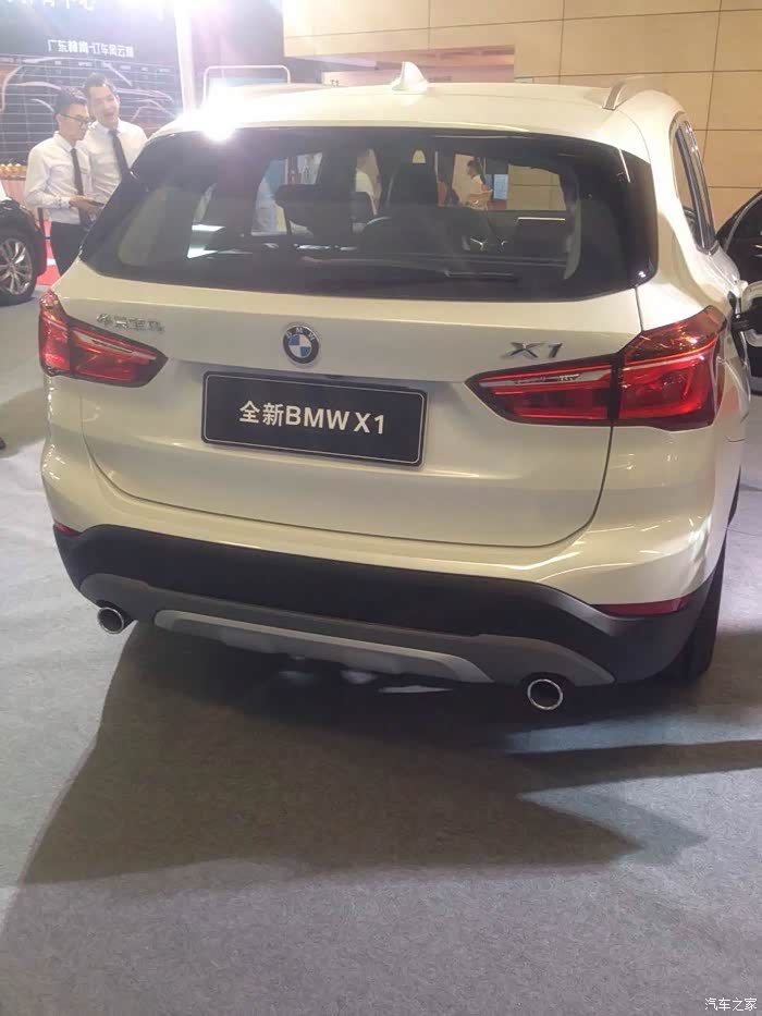 【图】原来宣传册还是老款叉一的 那就补几张广州车展实拍图吧_宝马x1