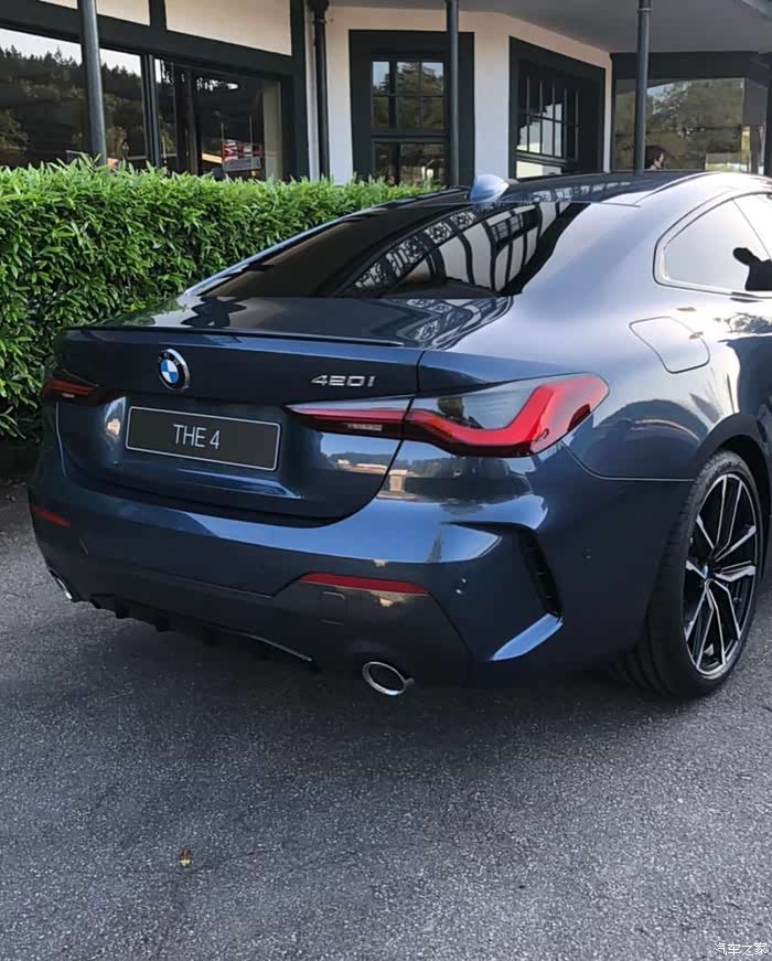 全新宝马4系实拍图看着看着就习惯了这大鼻孔其实也挺好看的