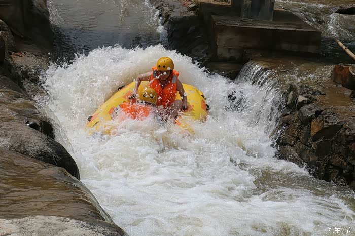 广西壹家人车友会311相聚东兴金沙水漂流