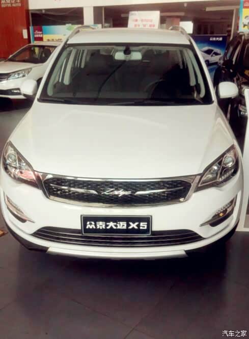 夜晚的降临给大地,给桃花都增添了一缕的美色.