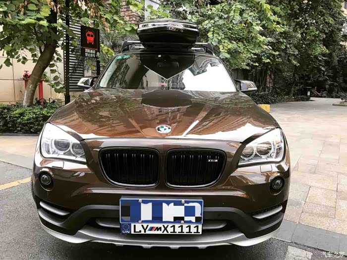 老款宝马x1e84改了双杠的中网