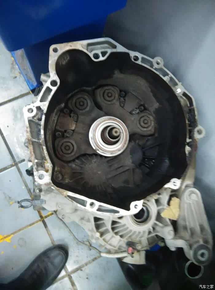 新福克斯变速箱生锈厂家说进水啦投诉无门