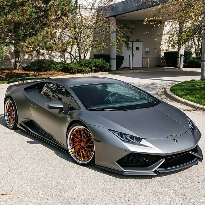 兰博基尼huracanlp6104外观线条流畅