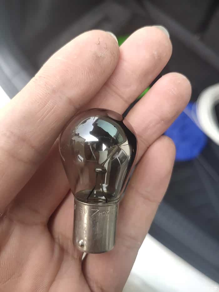 11款新polo刹车灯泡自主更换