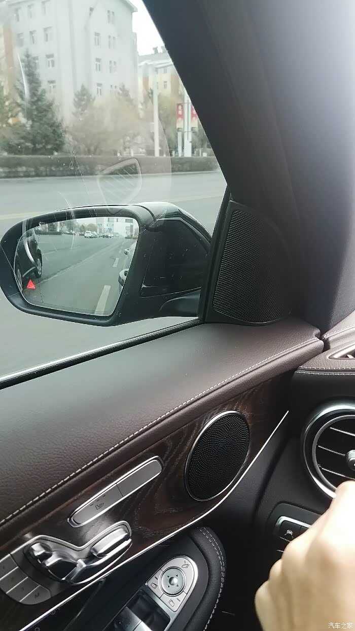 【图】坎坷路终提glc300动感黑外棕内(用车作业精心呈现)_奔驰glc论坛