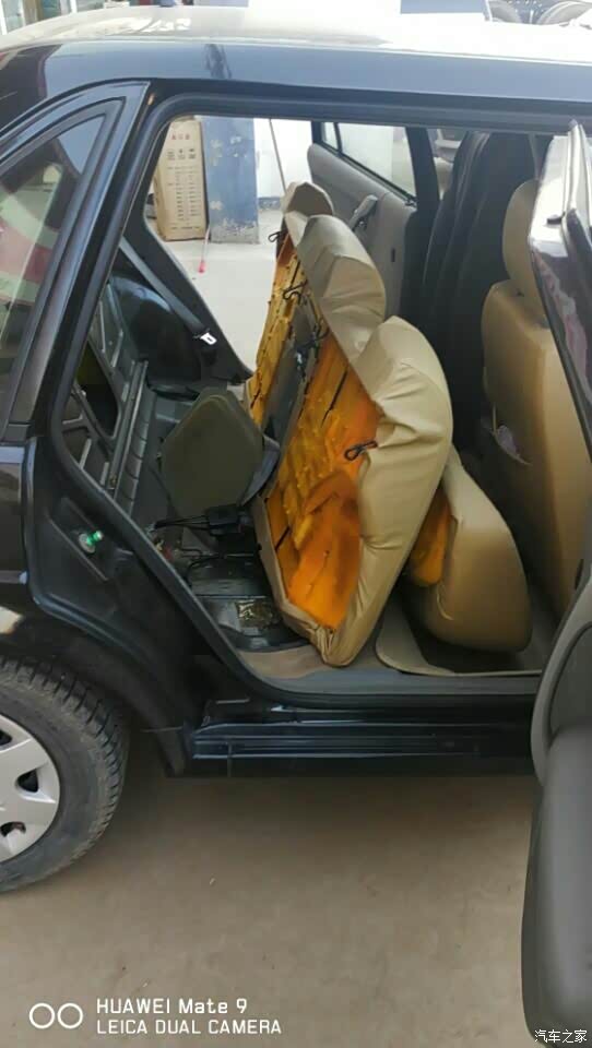 志俊的后座椅和后靠背怎么拆?