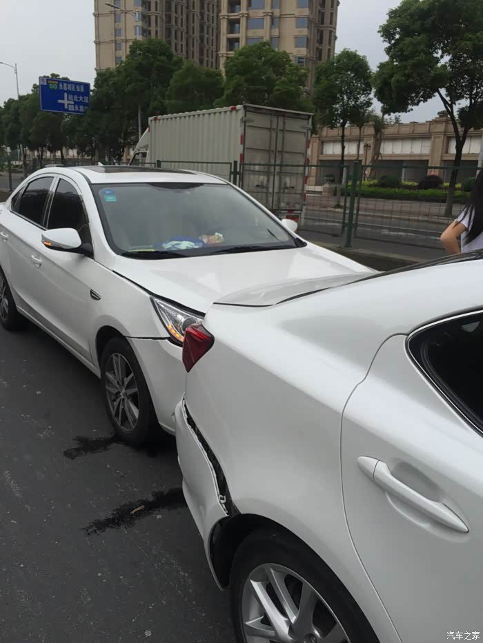 【图】接人追尾_逸动论坛_汽车之家论坛