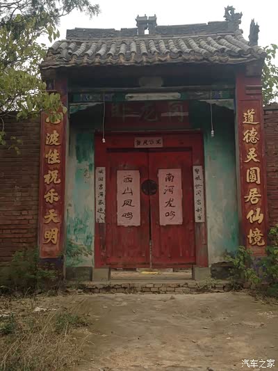 山顶有罗敷石像传说罗敷古代美女之也赵国邯郸美女罗敷除具有歌美舞美