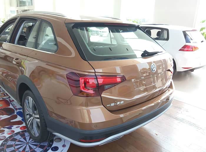 实拍蔚领展车,底盘高度和空间较宝来有很大提升_高尔夫论坛_汽车之家