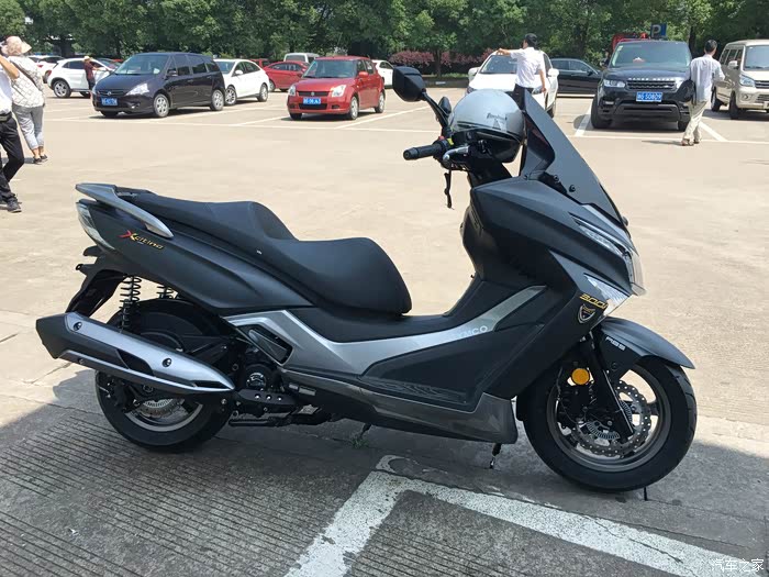 光阳赛艇300abs版本入手10天1000km了浅谈一下骚气的赶脚