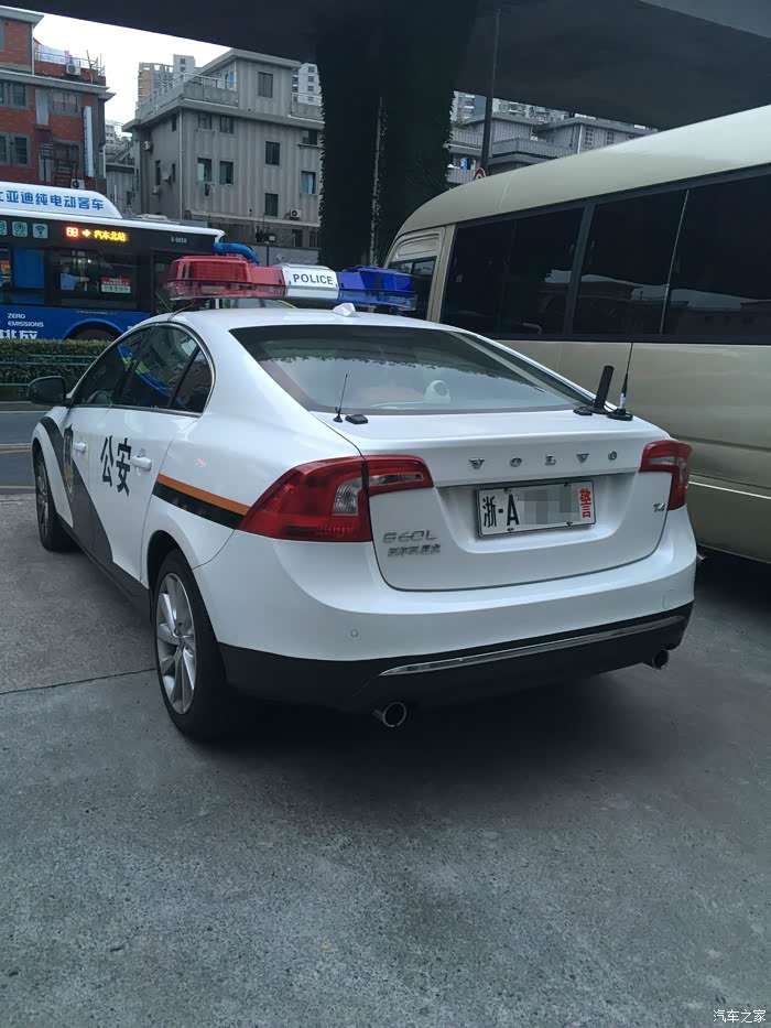 杭州沃尔沃s60lt4警车