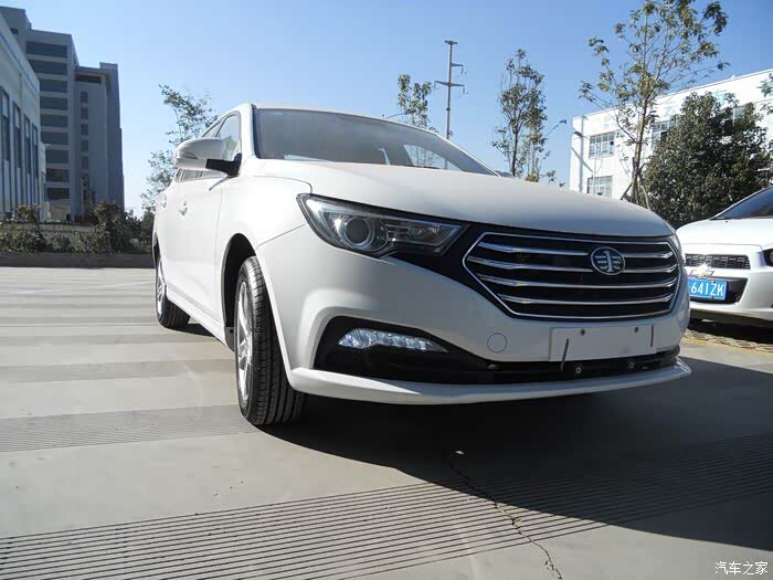 奔腾b30白色帅图汇总