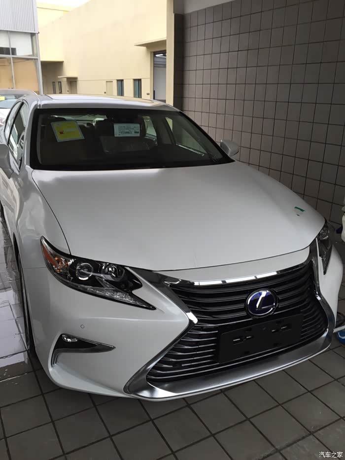 雷克萨斯es300h超音速石英白双十二提车