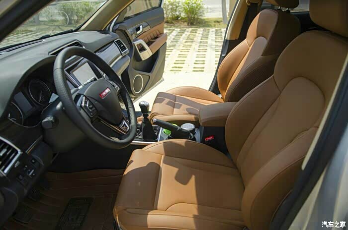 全棕色的座椅配黑色坐垫好看吗 ··借用论坛车友的图片