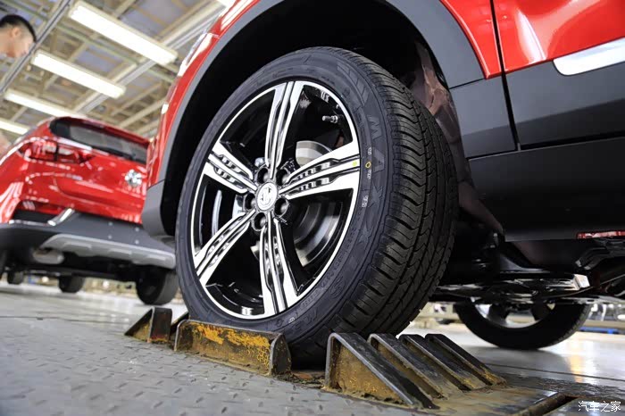 标配为玛吉斯轮胎