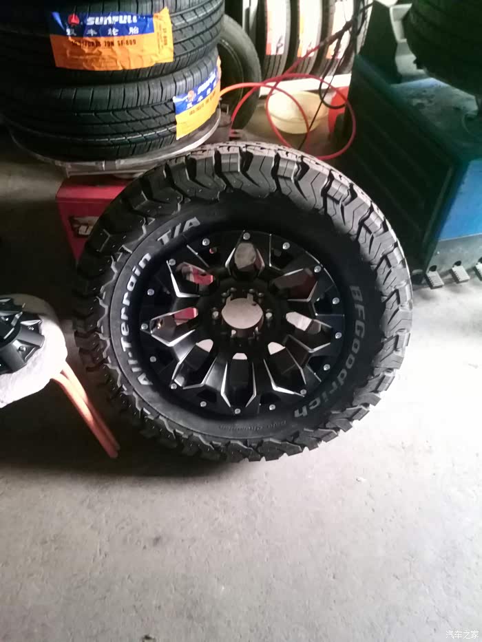撼路者改装轮毂轮胎