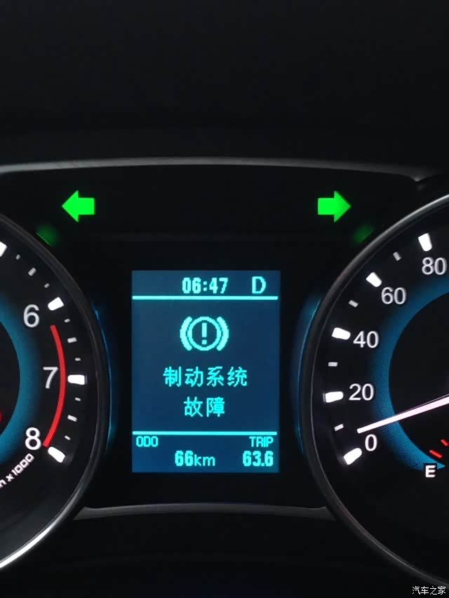 姨子正常行驶中,手刹也放,刹车也没踩,就显示制动器故障提示,而且一直