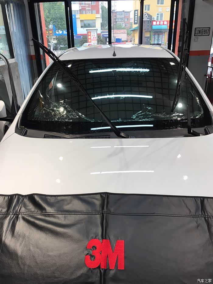 致炫贴3m魔幻大师前挡膜作业