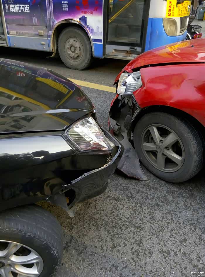 我的金刚被出租车撞了