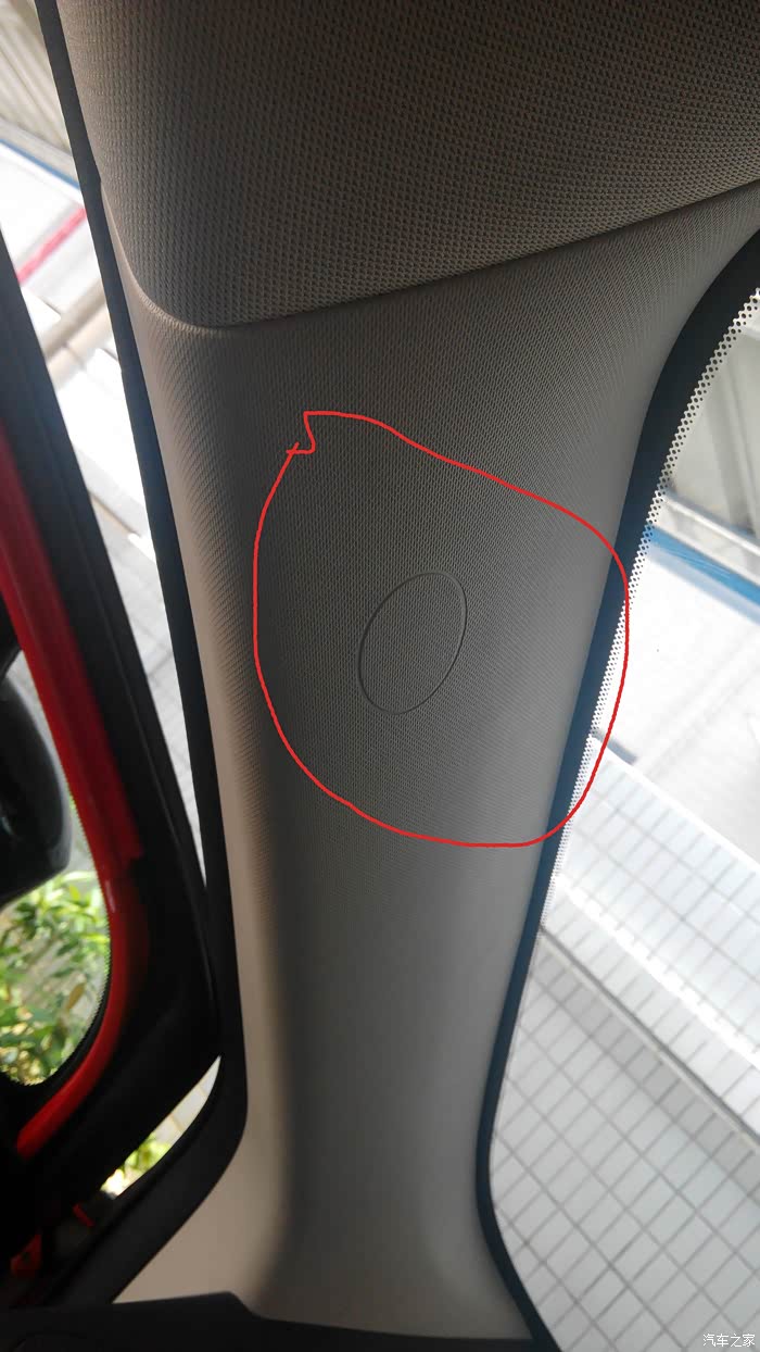 右a柱也同样问题,安全气囊没有标示.