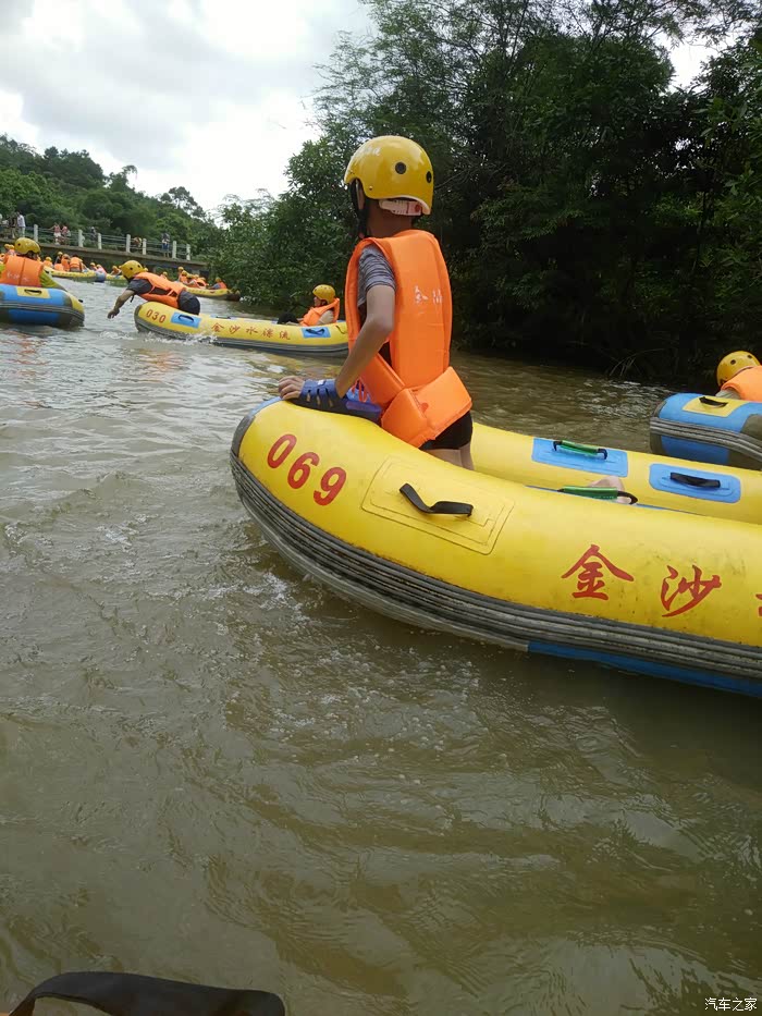 广西壹家人车友会311相聚东兴金沙水漂流