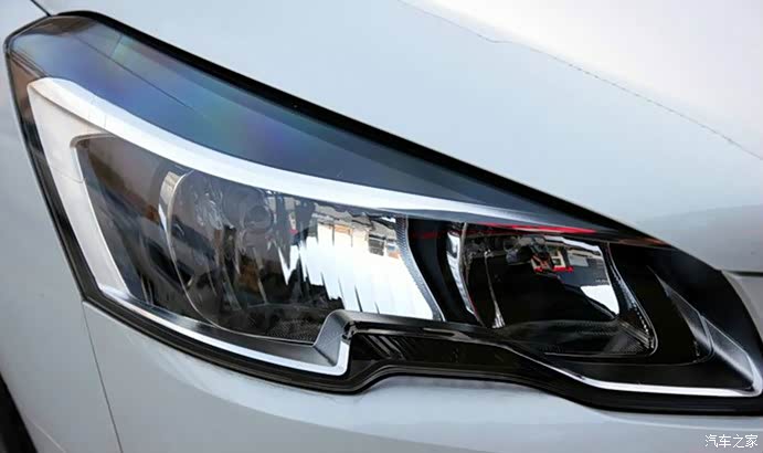 凶狠的前大灯-正面