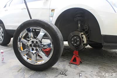 看官来看吖!换轮毂盖子咯