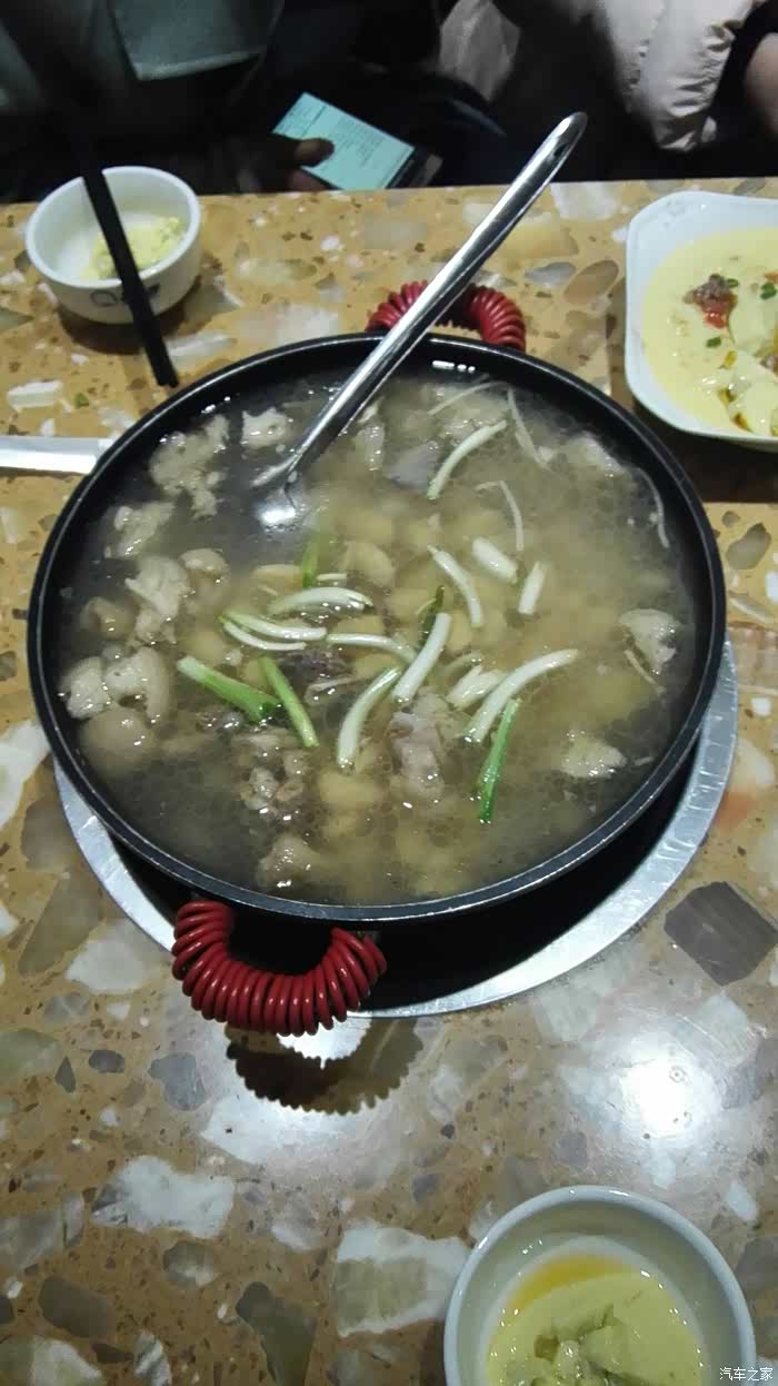 【黑色gl申精】黑g带你游贵州龙里,美食不断!