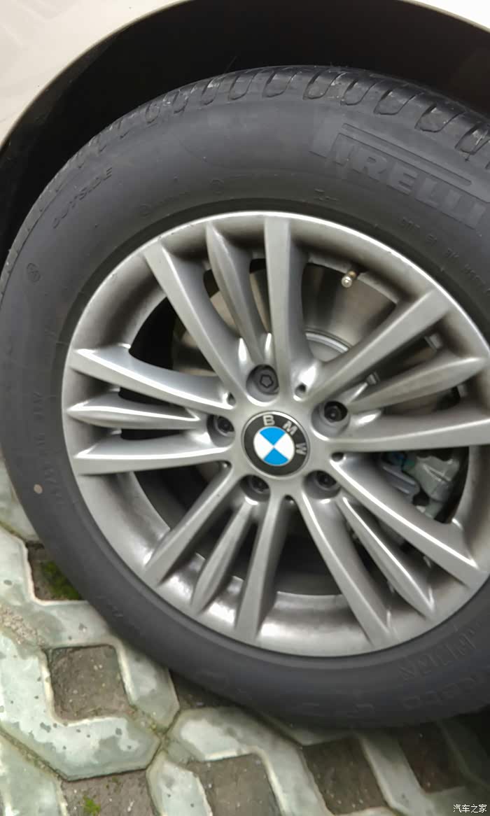 发个宝马320原厂轮胎图22555r16