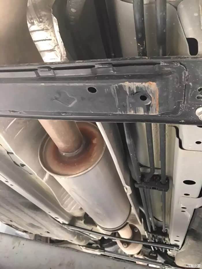 底盘撞到了,大神们看看要紧么?