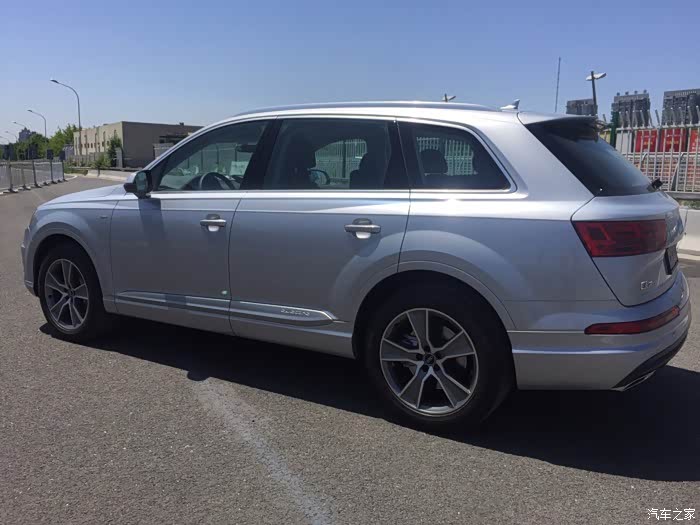 奥迪q7花剑银 3000公里高速后方向机异响