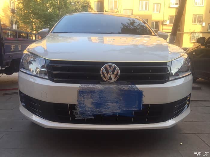 新桑塔纳车头金色点缀