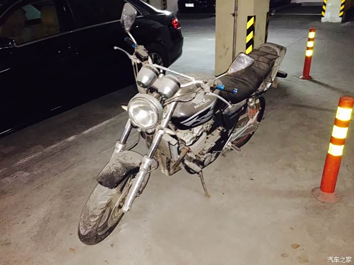 cb400,这个是哪年的?值多少钱?