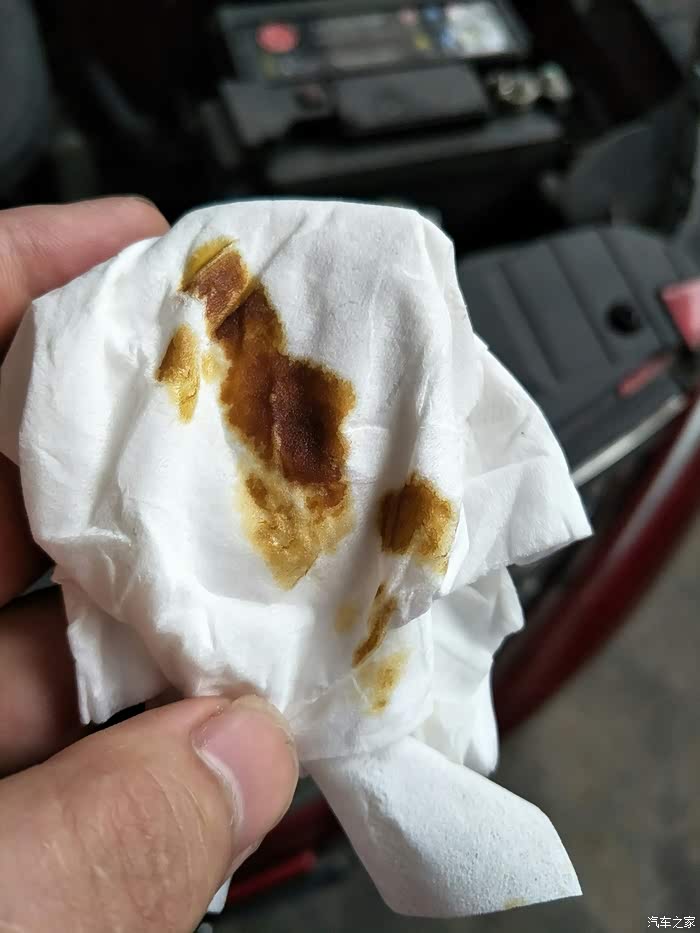 砖家给我看看,机油黑吗?