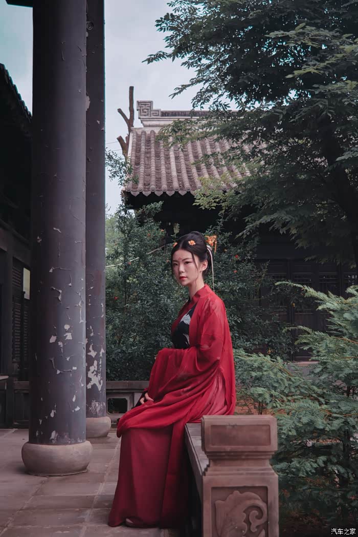 【古风古韵汉服媳妇当车模】-----古城魅力的高冷女王范