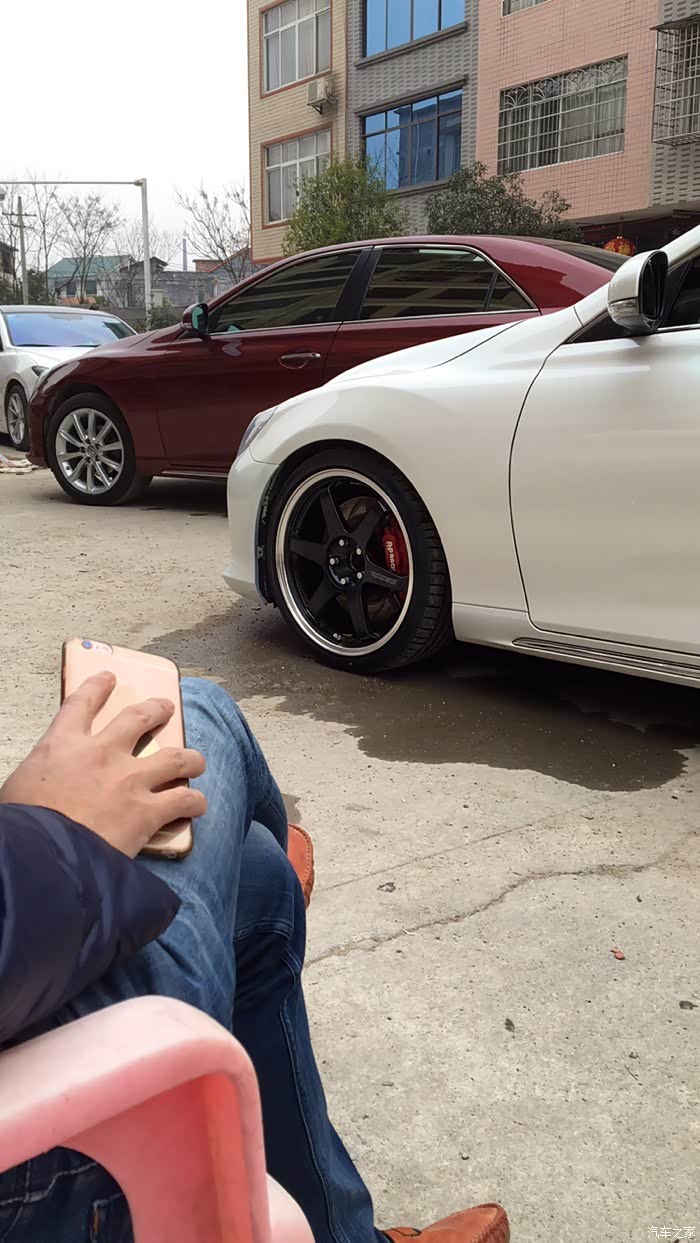 你这个是雅泛迪的te37吗?拍个侧面我看看